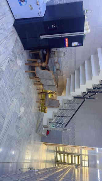 بيت للبيع في منطقة الشعب شارع الصحه بناء حديث درجه أولى  البناء يحتوي على استقبال ومطيخ حار ومطبخ بارد و٣غرف نوم وثلاثة حمامات وسطحان  قرب مرطبات تفاحه وقرب منظمة  بدر طابو صرف مساحه 100متر السعر٢٧٥مليون وبي مجال بسيط ***********
