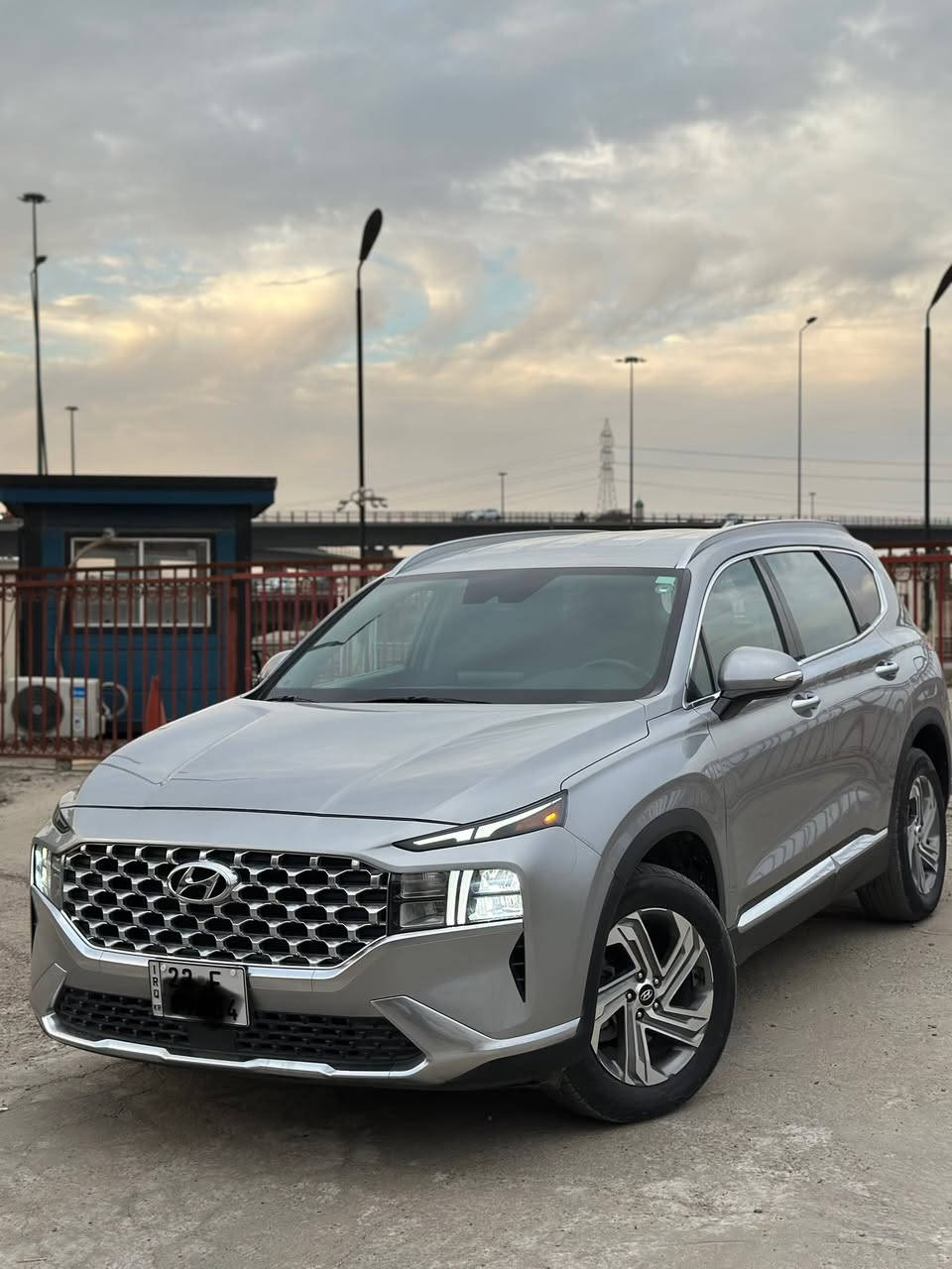 هونداي سنتافي موديل 2022  كفالة عامة ماشية 29 الف كيلو
مكينه 2500 تنفس طبيعي رقم اربيل تحويل مباشر 

المواصفات 🔰

 كاميرا 360 + تشغيل عن بعد  +  + 5 راكب +رادار امامي +قيادة ذاتية 
تبريد 2 قطع + مقعد سائق كهرباء
تحكم ستيرن فول +  + صندوق كهرباء + بردات خلفية + تدفئة المقاعد الامامي

مكان السياره / بغداد 

📞 للاستفسار - ‏***********
