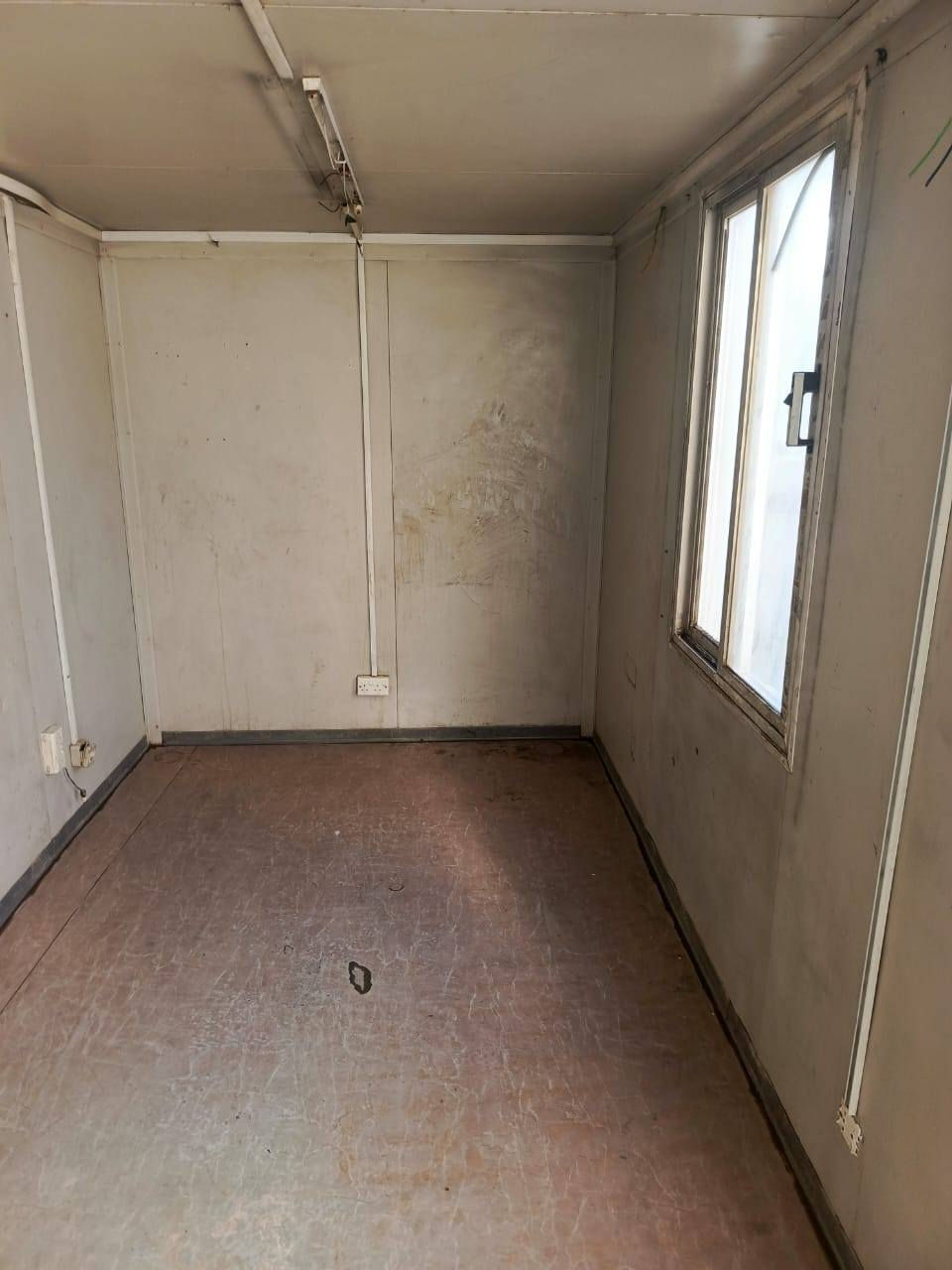 السلام عليكم حاويه ١٢ متر للبيع تصميم سويدي غرفتين وحمام
مكاني بغداد قرب كراج النهضه
السعر ٣٢٥٠
***********
