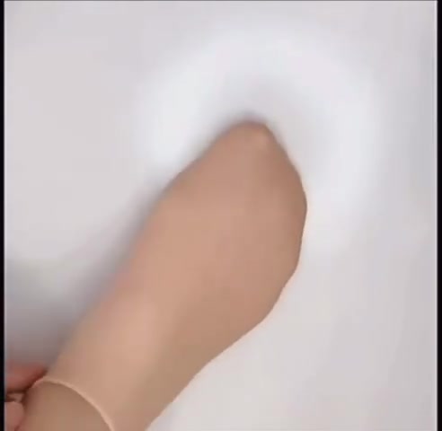 اقدام السيلكون الترند الأصلي💯
علاج للكعب حقيقي من اول يوم ، يعالج الجلد الميت يزيله بسهووولة جدااا 😍

✅لعلاج تقشفات الرجل 
✅تنعيمها 
✅ترطيبها 
✅تفتيحها ،  
✅يلبس جميع قياسات الأقدام 
 

‼️ضروري قبل اللبس ينقع ب الماء الحار قبل النوم ، تغسلي رجلك الاول وبعدها تلبسيه 

✅جواريب سليكون طبي يستخدم لتشقق الأقدام ويعطي نعومة فائقة  للقدم تستخدم  النساء 💃
ويستخدم للراحة عند لبس الأحذية👞👢


**إذا كنت صاحب هذا الإعلان وتريد حذفه لأي سبب، رجاءا أرسل رسالة إلى الدعم الفني**