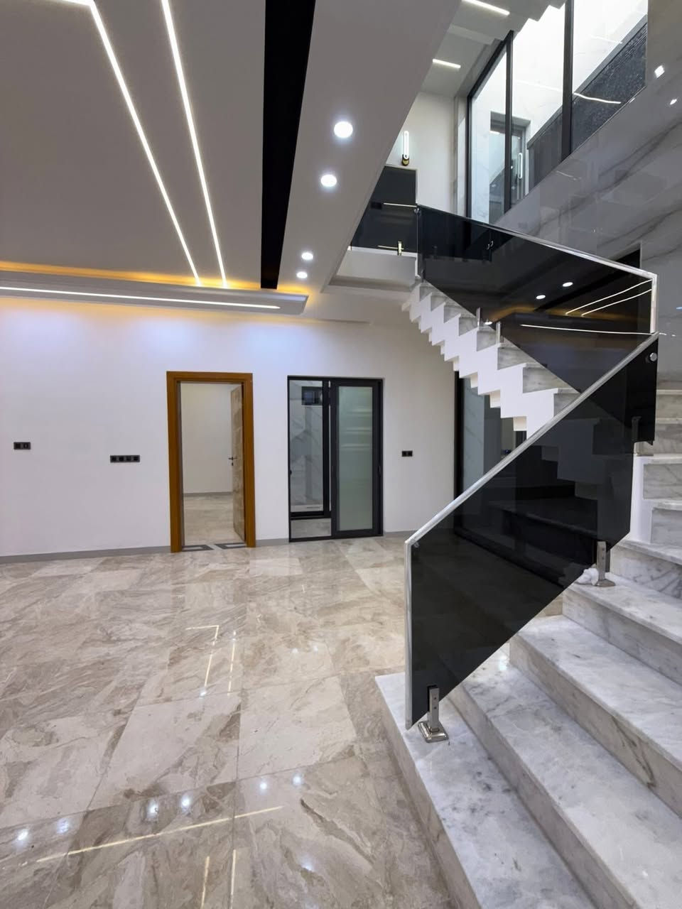 هذه البيت قنبله السلام يعني فول مواصفات و موقعه كلش راقي تابع التفاصيل 

بيت🏡 مساحه 200م حي السلام  في النجف للبيع 

الموقع 📍 حي السلام شارع 20 قرب منتزه السلام قرب ال 4سايدات  يعني الموقع  كلش راقي 👌

تفاصيل البيت مثل ما تشوفون كدامكم 4 غرف نوم نضام سويت ماستر و الصاله و الشلال و المرمر و الجبس بروفايل البيت مفول حجي يعني بيت العمر 

للاستفسار اكثر عن البيت تواصل ويانه على الرقم و موجود و تابعلي الصفحه حته توصلك كلشي جديد 

￼⁨*********** ارجو متابعه الصفحة ليصلك كل ماهو جديد من عروض #العقارات #عندك_عقار_وتريد_تعرضه_دزه_النا_ولاتشيل_هم***********اهلاوسهلاارجو#اهلا #النجف
