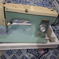 ماكنة خياطة ياباني • مع الجنطة • سنغافورة
