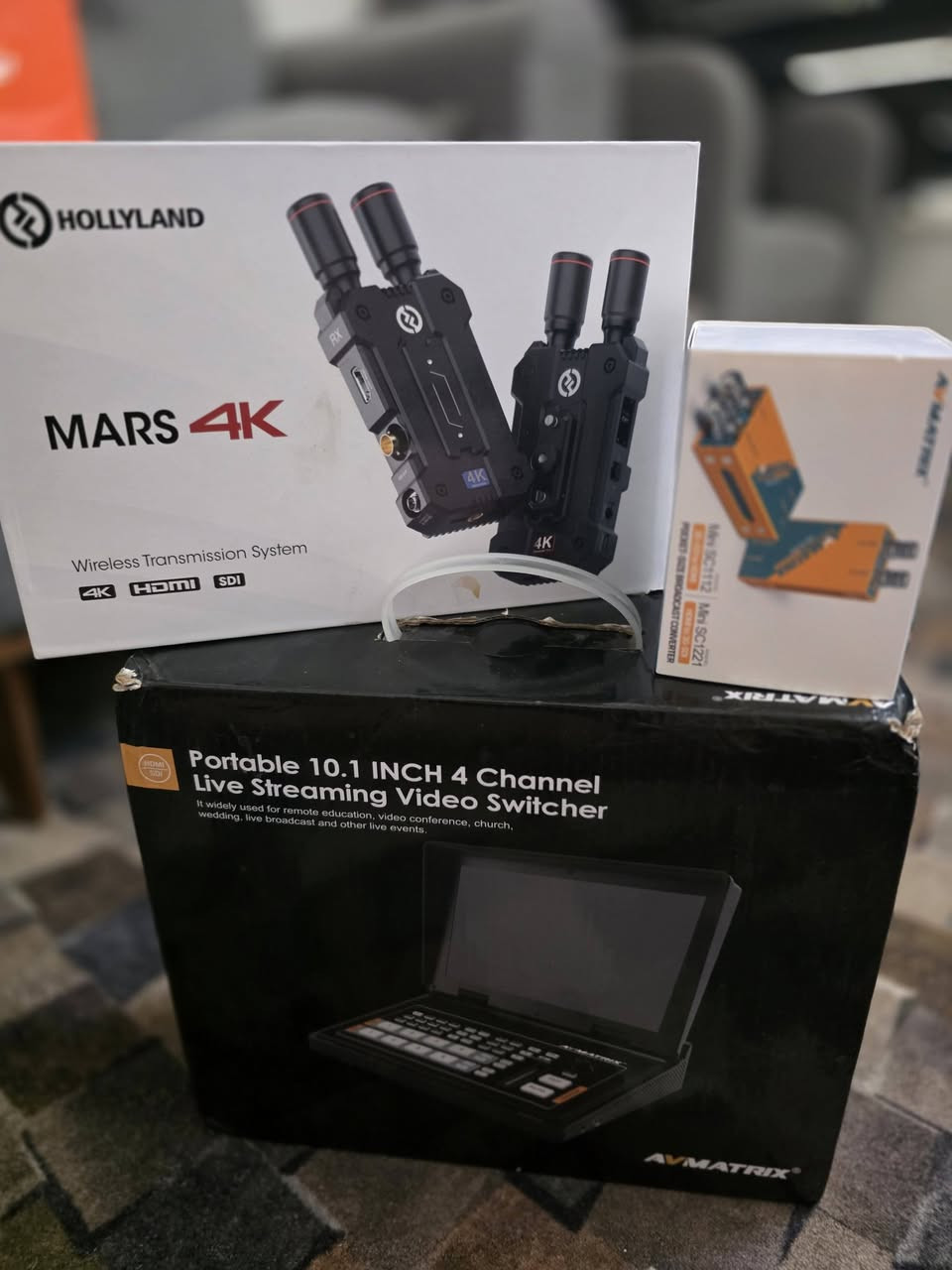 جهاز بث مباشر من شركة AVmatrix ( اربع كاميرات ) 
كامرتين / hdmi 
كامرتين / sdi 

مع جهاز ارسال واستقبال للرونين من شركة هوليلاند 4k الاصدار الاحدث يدعم ال ( hdmi _ sdi ) 

مع محولة من hdmi الى sdi من شركة AVmatrix 

يعني تكدر تبث 4 كاميرات hdmi 

وتكدر تبث 2 كاميرات hdmi + اثنين كاميرات sdi 

مع كافة الكيبلات لجميع الكاميرات 
علما ان الجهاز غير مستخدم مفتوح فقط

للاستفسار خاص


**إذا كنت صاحب هذا الإعلان وتريد حذفه لأي سبب، رجاءا أرسل رسالة إلى الدعم الفني**