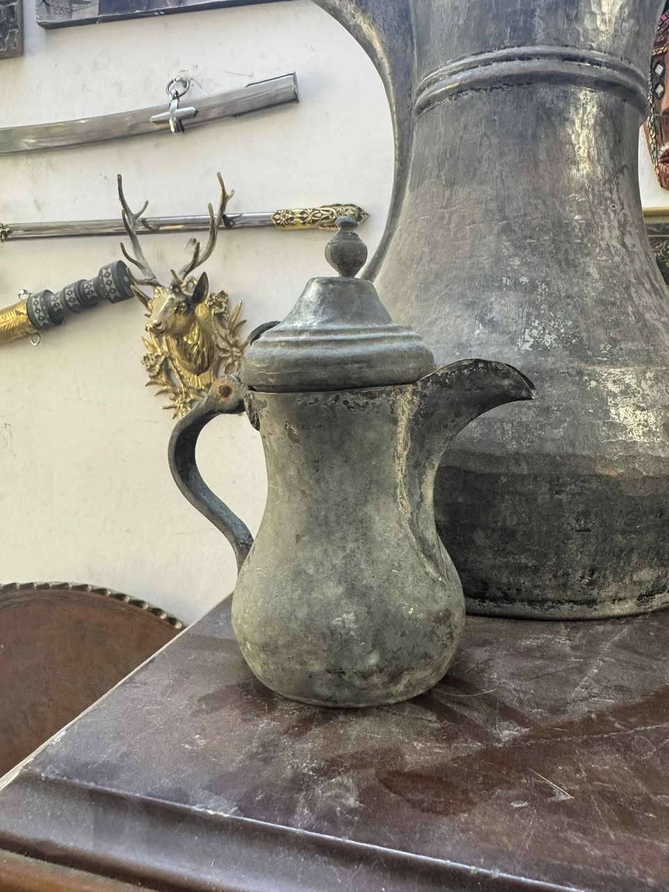 السلام عليكم ورحمه الله وبركاته دلة نجميه قياس 18 سنتم خاليه من كل عيب وضرر  للاستفسار خاص او الاتصال على الرقم التالي ***********اخوكم كرار الشيخ
