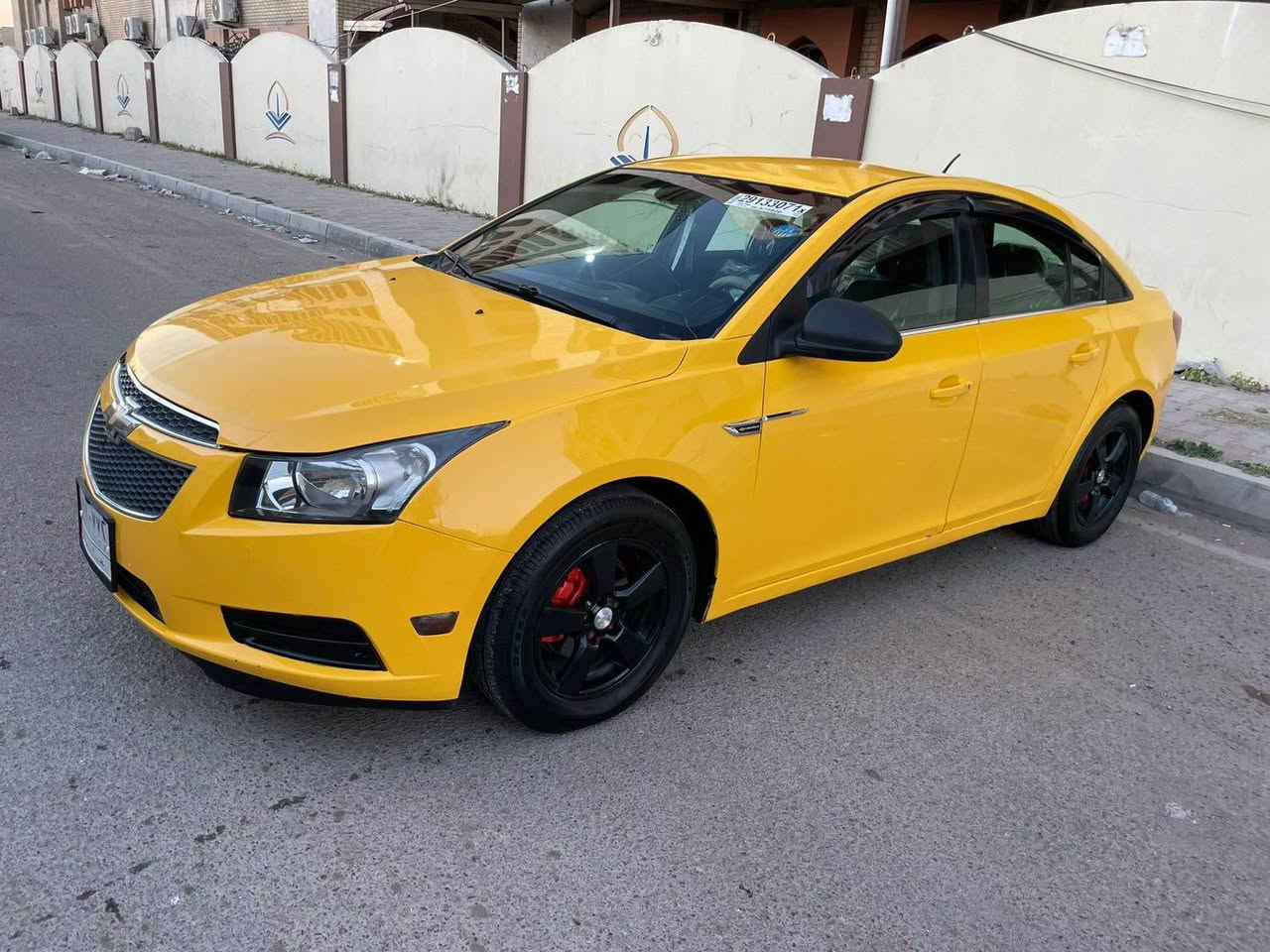 السلام عليكم للبيع فقط شوفريلت كروز 2012 محرك ١٨٠٠ المرغوب كير اوتماتيك ٦ نمر رقم بغداد وارد امريكي ضررها باب الخلفي مصلح نفسه بدون تبديل بجم كبس تخم تاير جديد وباتري جديد ادامه كامله اي عطل مابيها بحيث السيرفس طافي تبريد ثلللج صدر خلفي امامي جديد شاشه تاب كامره تحكم ستيرن مدوشم ارضيه وسقف ويل كب بلادي السياره جاهزه من كل شي ونفس الصور الف ماينصرف عليها اي شي غير الصور اتعاتبني السعر ٧٧ مكاني بغداد الاعضميه وهذا رقمي *********** بغداد, العراق
