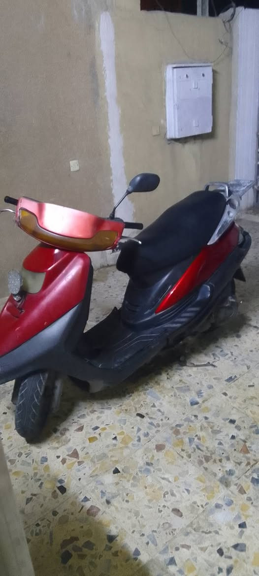 سرعه 100فضائي ياباني للبيع السعر 250 الف قفل لحد يعاملني دراجه جديدة بمعنى الكلمة كله عل بلاد مكينه لا تنقيص ولا تبخير كهربائيات شغالة مكان بغداد مدينة الصدر للستفسار الاتصال على الرقم ***********
