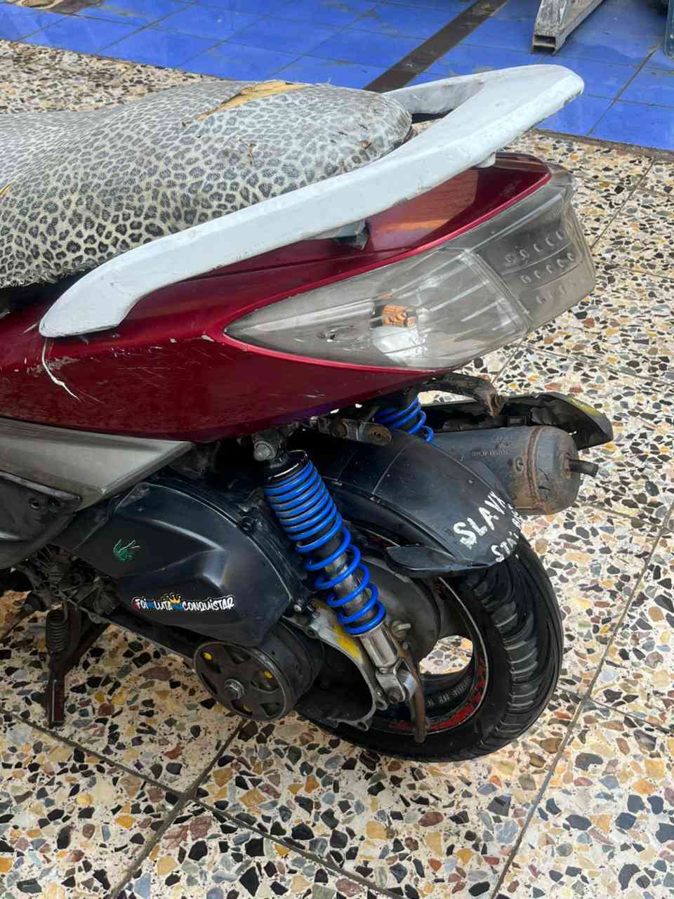 دراجه سكنس فحل ياباني كابريتر الدراجه مكينه هاون معدل فول كهربائيات شغاله الدراجه نص نكره الله شاهد تايرات جدد ام الفرش جنت خال كلجات رياضي وشلتهن الدراجه نقصها بس بجم امامي
السعر 400 الف وبيها مجال ملاحظه!!!(قابل للمراوس) اي دراجه حسب القناعه 
الاستفسار ***********
