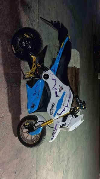 دراجة شحن دراجة شحن للبيع ملف 3000 بطاريات جافة ستة بركات هيدروليك دهن السعر 1,000,200 وبيها مجال الرقم 0770 491 8480
