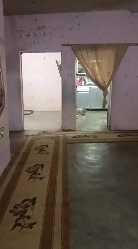 السلام عليكم دار للبيع العنوان التل العالي مساحه الدار 400 يتكون الدار من ثلاث غرف وهول وممر ومطبخ وحمام وربعه خارجيه السعر 27 وإذا مقدمه زينه ابيع للاستفسار الاتصال على الرقم ***********
