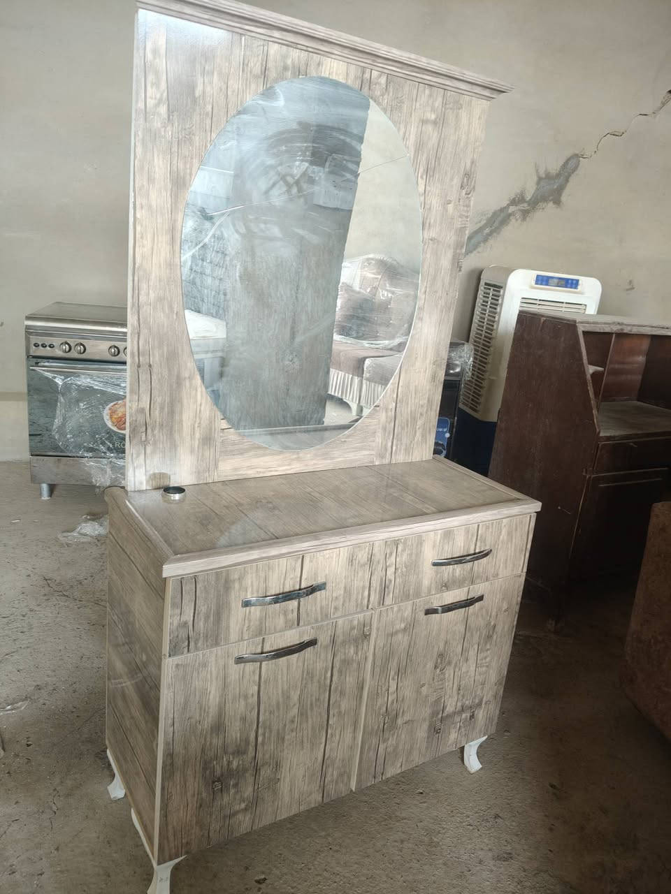 غراض نظيفه للبيع العنوان كياره للاستفسار الاتصال على الرقم التالي ***********
