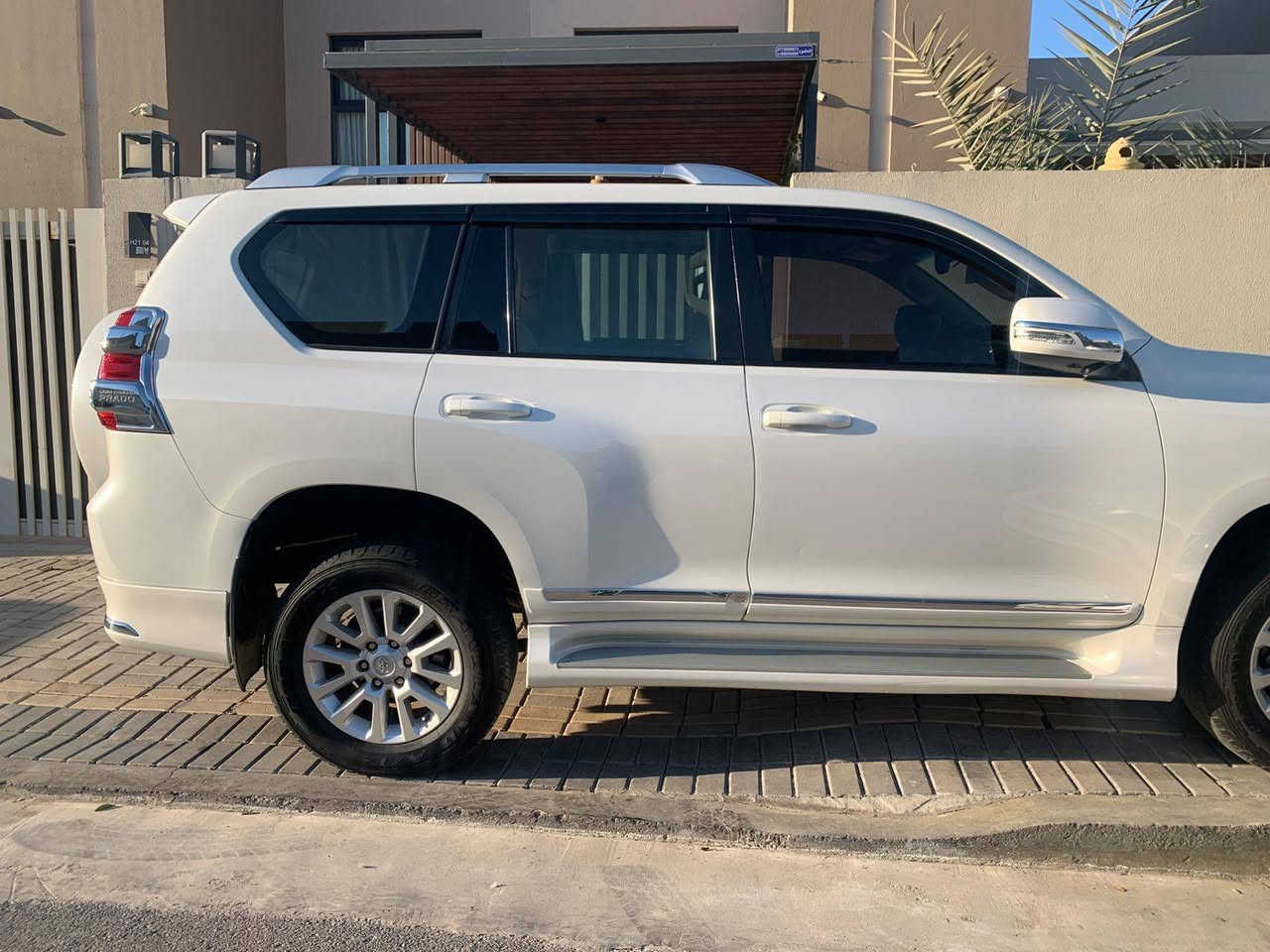 برادو2016 Vx
ماشية ١٣٥ مكفولة من الصبغ والتبديل
(بيه بارد بركن البنيد جهة الايمن ومفتوح براغي البنيد لغرض التطبيق)
فول مواصفات
كشنات جلد تدفئة تبريد +دوشمة جلد ولفت الإماراتي
كشنات الخلفي كهربائي
فتحة +بردات خلفية
شاشة  اربع كامرات
انارة ليزرية داخلية بالابواب تتعلى وتتنصى 
حساسات امامي خلفي
تحكم ستيرن بلوتوث
أستيرن كهربائي
٦ سلندر
بصمة أبواب +مري شفط اشاره بالمري 
ترحيب عند الاقتراب 
تخم تاير جديد 
ادامة منضومة بانزين كاملة من شركة ساز
مكان السيارة بغداد الكرخ 
السعر (370)وبيها مجال 
واتساب ***********
