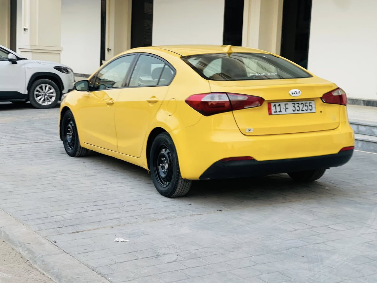 سلام عليكم  

فورتي مديل 2014 وارد. أمريكي 

تخم تاير جديد 

شاشه كأمره 

منضومه زنون 

صبغه جديده 

مكينه كير خير من الله 

صدر امامي خلفي جديد 

رقم بغداد جديد  

سياره حلوه وبل عافيه عل. ياخذها 

مكاني. بغداد الوشاش 

السعر 105  وبيها مجال بصيط حك جيه 

***********
