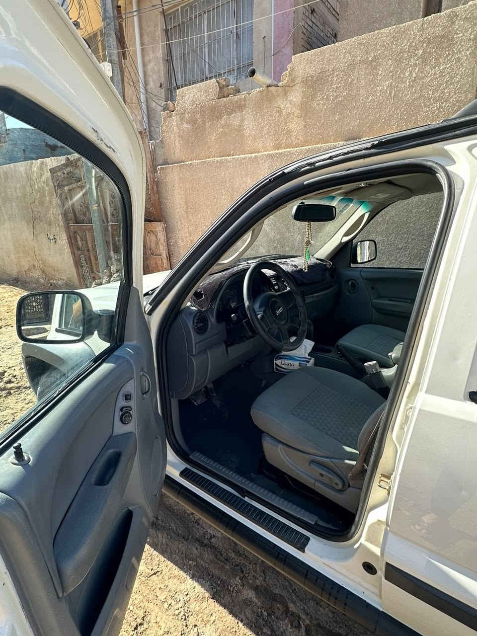 جيب لبرتي 2007 ماشية 135 سيارة على وضع  الشركة صدر امامي خلفي  جديد غرفة نضافة ١٠٠/٩٥ تخم تاير جديد تبريد خير من الله 
رقم بغداد بسمي 
منظومة زنون حادث جاملغ  خلفي بدون دواخل 
مكاني بابل 
***********
السعر 96 بيها مجال للطيبين
