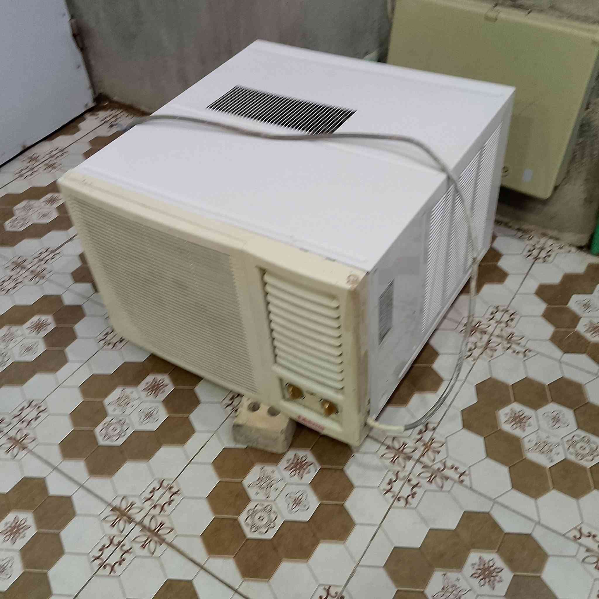 لبيع طنين كلش جديد غاز وماطور شركه عل فحص سعر 225لطيفيه ***********
