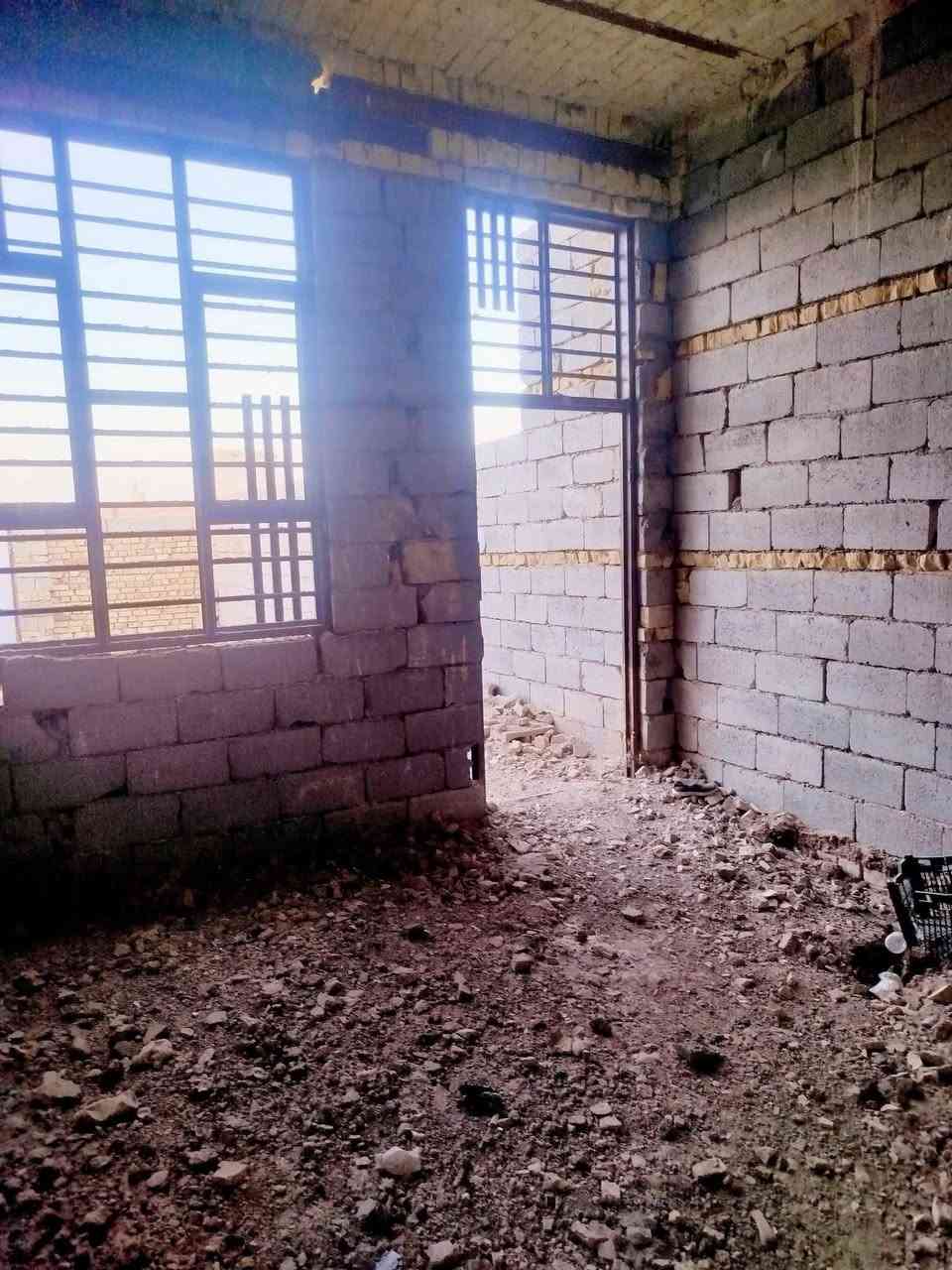 بيت 250متر بتلو كونكريت بناءبلوك كرهبائي عكاده غرفتين وصاله ومطبخ وستقبال وطارمه جبيره العنوان السبل الاوله قرب مولد بهاء مقابيل محل ابو حوراء البيت مشمول بلتطويب وجهد الهندسي مرقم حاليآ جاي يشتغلون بلخدمات  واصله اله ماي ومجاري وتبليط يصير بلباب سعره 45وبيه ساحبين ستمراه كبل تخليه الوصل بأسمك مال تمليك مجال والشراي يخابر *********** او***********
