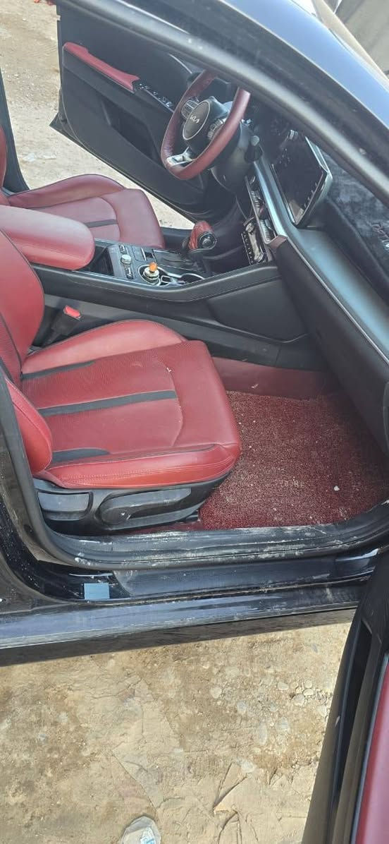 م السعر 175 وبيها مجال لشراي
‏Kia K5  _  ( G T )   مديل  2024 
‏   2500 Turbo ✈️✈️✈️✈️
سياره فول مواصفات معوقين بغداد وكاله عامه
داخله العراق شهر 8 سنه 2025
((حادث السياره:قطعتين بنيد وجاملغ ع بارد 
فقط)) بدون ضررر داخل 
العنوان ناصريه المركز 
المواصفات:  قفلة ملف الـ K 5 اعلى فئة 
الموديل:2024
الفئة: GT
المحرك:  2.5T
شاشة لمس كبيرة (قياس 10.25 )
نظام ملاحة GPS
نظام صوتي فاخر من Boss 12 سماعة 
بلوتوث + USB تايب سي + أبل كاربلاي + أندرويد أوتو
شحن لاسلكي للجوال
دخول وتشغيل ذكي (بصمة)
تشغيل عن بعد
مقاعد أمامية كهربائية
تسخين وتبريد المقاعد 
نظام تكييف منفصل قطعتين 
ماوس تحكم بـمودات القيادة 
ستيرن رياضي حرف D مختوم GT 
كشنات مختوم GT 
ترحيب عند الاقتراب / جنطة تنفتح عند الاقتراب 5 ثواني
إضاءة داخلية LED
نظام اختيار وضعيات القيادة
( Eco _ Normal _ sport _ sport plus ✈️ )
حساسات أمامية وخلفية وجانبية 
رادار 360 درجة في كل الاتجاهات 
كاميرات 360 درجة عالية الدقة
أنوار أمامية LED بالكامل
أنوار نهارية DRL
أنوار خلفية لد متقطع  
مرايا كهربائية مع إشارات وقابلة للطي وقلاب مع البگ
زوائد رياضية GT
نظام تنيبه السائق 
حساسات مطر وتحكم أوتوماتيكي بالمساحات
نظام إضاءة أمامية اوتماتيك
نظام مانع انغلاق المكابح (ABS)
نظام الثبات الإلكتروني (ESP)
نظام المساعدة في صعود المرتفعات
نظام مراقبة ضغط الإطارات (TPMS)
نظام تحذير التصادم الأمامي
نظام التنبيه عند تحرك السيارة الأمامية في الترفك لايت
إطفاء ذاتي 
سايد بريك يعمل مع المكابح تلقائيا
نظام الكبح التلقائي في الطوارئ (توقف ذاتي) 
نظام التنبيه عند الخروج عن المسار
نظام المحافظة على المسار
نظام مراقبة النقطة العمياء
نظام تنبيه حركة المرور الخلفية
فرامل يد كهربائية مع Auto Hold
إطفاء السيارة اوتوماتيكياً
للاستفسار الاتصال بالرقم ***********
