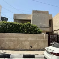 للبيع المساحه 200 متر السعر 270 وبي مجال الطابق الارضي غرفتين نوم  وصا...