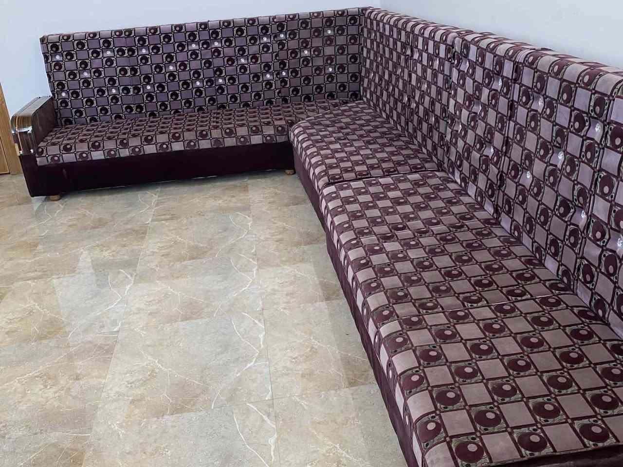 ديووان تزكام درجه اولى حتى ضهره نضيف . 
ابعاده طول 5.90 ويا زاويه 2.60
مقابيله 3.80 
سعره 350 الف


**إذا كنت صاحب هذا الإعلان وتريد حذفه لأي سبب، رجاءا أرسل رسالة إلى الدعم الفني**