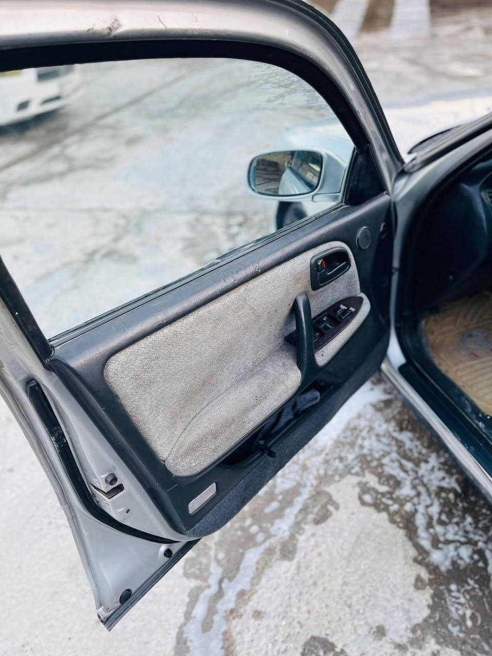 اسلام عليكم
كرسته نفخ مال مزاد السياره 
كفاله عامه جاهزه محرك كير 
حداديه دواخل سنترلوك 
مري شفط تخم تاير 
السياره كارتون محرك وكير ونجي رقم بصره سنويه لل٢٨ سعره ٦٨ وبيه مجال مكان السياره الشطره 
***********
