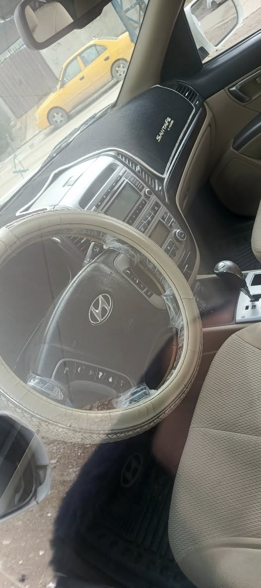 السلام عليكم سنتافي عالي 2012 يرهم مراوس حسب القناعه محرك كير شرط مكينه 4بيه برد مكانت موضح بل سونار سعر 150بيه مجال ***********
