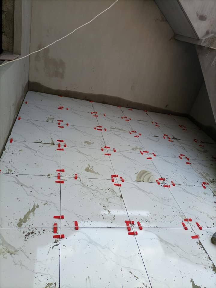 السلام عليكم اسطه متفرق سيراميك+ كاشي+بورسلين شغل هندسي  درجه اولى***********
