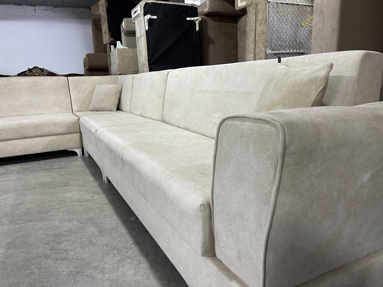 ئێڵ
ئەم ئێڵە بۆ فرۆشتن 10نەفەریە 
دەست کردە لۆک لۆکە بەکار نەهاتوە
دیزاینی تورکیەکی سادەیە زۆر تایبەتە
ژم***********
