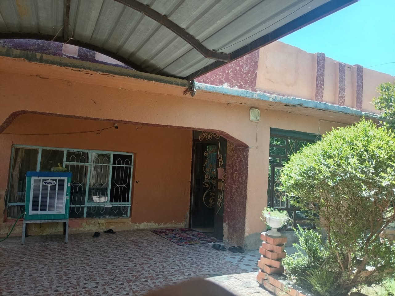 بيت طابو صرف
المكان:حي العسكري 

مساحته:240

البيت طابقين 📍

الطابق الاول يحتوي 

استقبال وصاله 

وغرفتين ومطبخ 

صحيات خارجي 

وصحيات داخلي 

طابق الثاني يحتوي📍

صاله 

وغرفه 

وصحيات 

السعر وباقي التفاصيل اتصل ع الارقام 

‭***********‬

‭***********‬ 

‭
