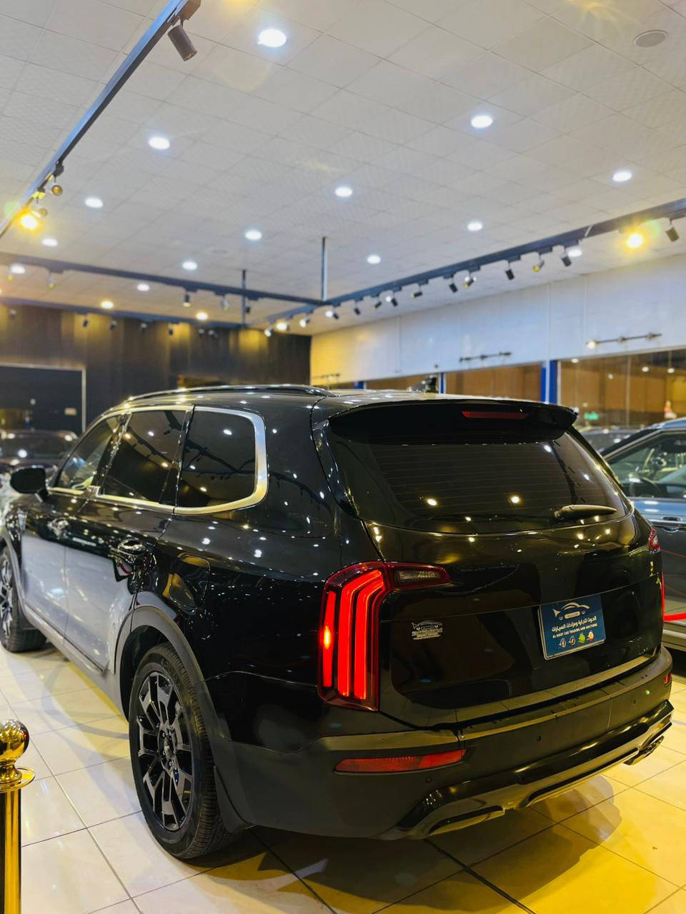 السلام عليكم / 2022 KIA TELLURIDE, SX
 كيا تيلورايد 2022 الشكل الجديد sx فول الفول كامل مواصفات  
 لون اسود وارد امريكي صور الحادث مرفقة وتصليح درجة اولى 
المواصفات :
—————-
كير اوتو 
هاند ابريك بصمه 
٣قطع تبريد 
٧ راكب اكيد 
عداد دجتل 
انظمه قياده 5
تجي محرك V6 3800 تنفس طبيعي   
داخل جلد مشمشي ملكي جلد 
بصمه السياره 
رادارات 
وتحديد مسار 
كشنات كهرباء 
وكشنات منفصله vip  
 حساسات خلفيه 
مساحه تخزين في الصندوك اكيد موجوده 
تشغيل عن بعد 
وكشنات تدفئه
شحن واير لاسلكي 
رقم نجف مميز الجديد باسمي تحويل ثاني يوم  
وهذا رقم الشاصي
5XYP5DHCXNG247422
مكان السياره  النجف / 
السعر ٢٢٩  ورقة جديدة ماناقصة شي وسعر مناسب ماكو هيج سعر بالسوك 
*********** واتساب مراسلة
