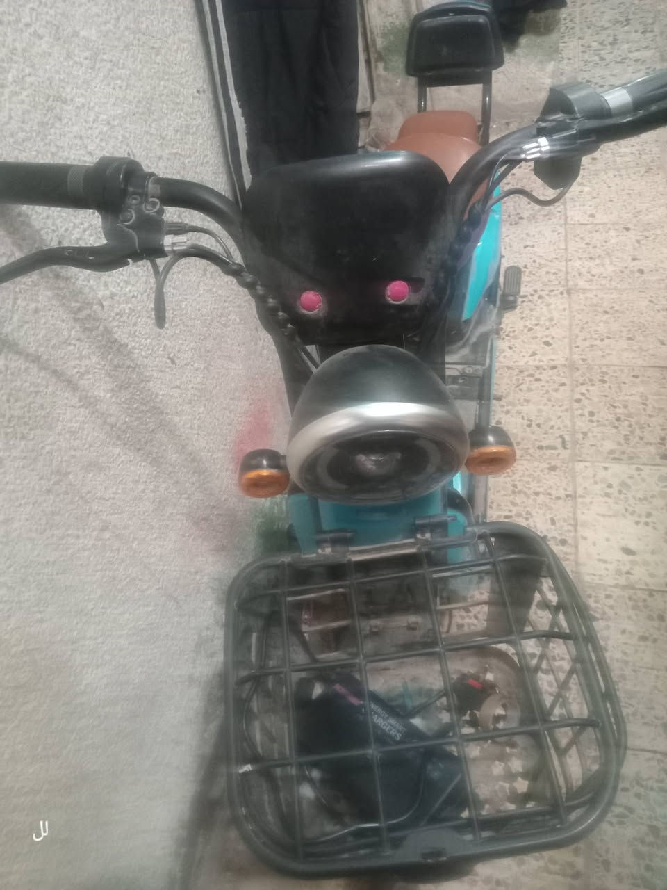 السلام عليكم دراجه شحن بوكاني مدينه صدر قطاع 23 بيها عطل كهربائيات السعر ١٠٠ رقم الهاتف*********** موجود بس على الواتساب يريد يخابرني على الواتساب
