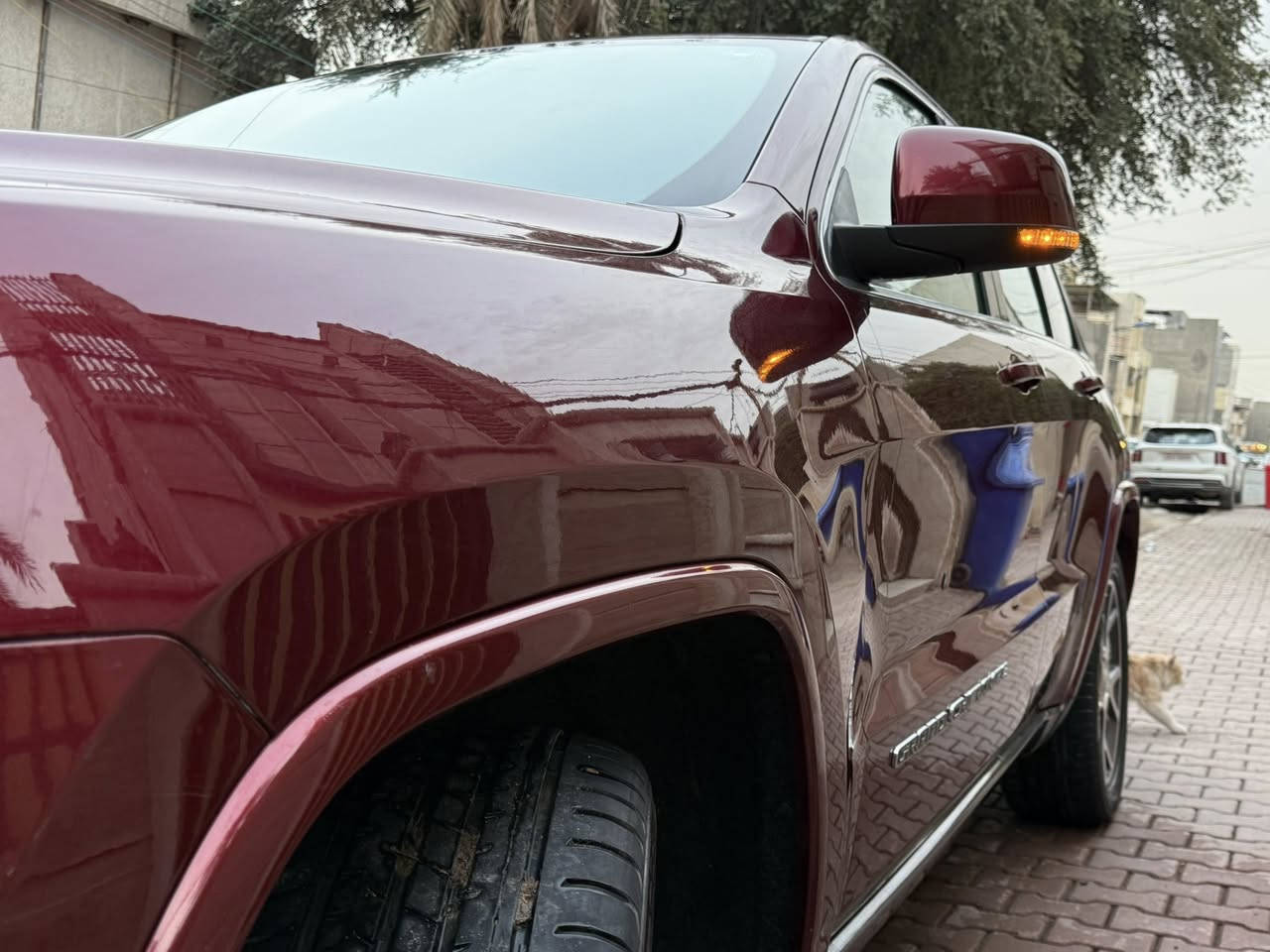 جيب شروكي وارد أمريكي كلين
‎رقم  اربيل رقم و سنوية لل 2030 
ماشيه ( 93 ) الف سيارة فول الفول بدون صبغ و بارد وضع شركة برغي ما مفتوح بيها من داعميه لل دعاميه 
‎ ⁃ فتحة سقف + بناروما  - كشنات كهرباء  - رادار خلفي امامي -رادار جانبي النقطة العمياء حساسات امامية وخلفية- شاشة كبيره- محرك 6 سلندر -- كير طيارة 8 نمر -دفع رباعي 4*4 -  تتفيه و تبريد  كشنات 
جلد اسود  - توقف ذاتي  
السيارة متتعب بيها گير ومحرك وصدر مكفولات سيارة نظيفة ومناقصها شي وماشية قليل 
السعر  247 بيها مجال
رقم الهاتف *********** //// ***********
مكان السيارة بغداد المنصور قرب ابو جعفر
