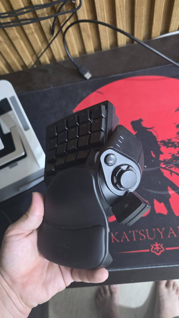 كيبورد keypad احترافي ريزر
بي ٢٦ دكمة قابلة للتخصيص بشكل كامل مع وجود تيربو لكلك دكمة  مع  RGB  قابل للتخصيص 

الكيبورد جدا نظيف واستعمال قليل 

سعره ٦٠ الف مع التوصيل قفل


**إذا كنت صاحب هذا الإعلان وتريد حذفه لأي سبب، رجاءا أرسل رسالة إلى الدعم الفني**