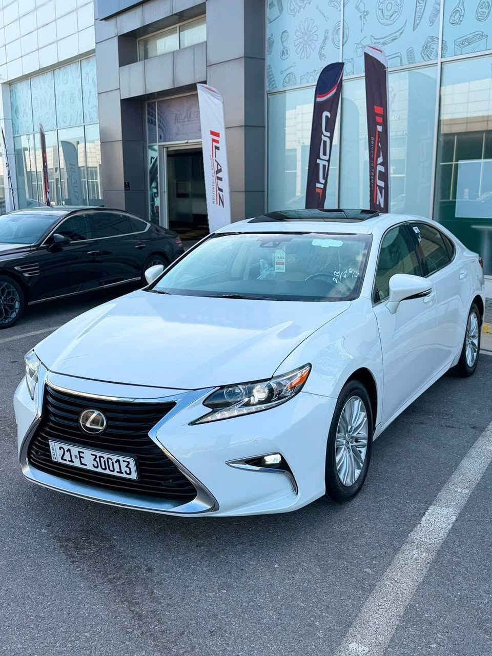 LEXUS ES 350 2017

✨ فول مواسەفات

✅ کوشنی سارد و گەرم (کارەبایی)
✅ سلاید
❌ پانۆراما نییە
✅ سنووق شەفت
✅ ڕاداری پێش و ڕاداری ئاوێنە
✅ لایتی ناوچەی کوێر
✅ کوشنی سایەق و سەکن، هەردووکی خەزنە

🎨 سەیارەکە تەنها ٢پارچەی بۆیاخە، بێ ناوگرتن.
⚙️ گێڕ و مەکینە بەشەرت

💰 نرخ:176$ مەجال
*********** السليمانية, العراق
