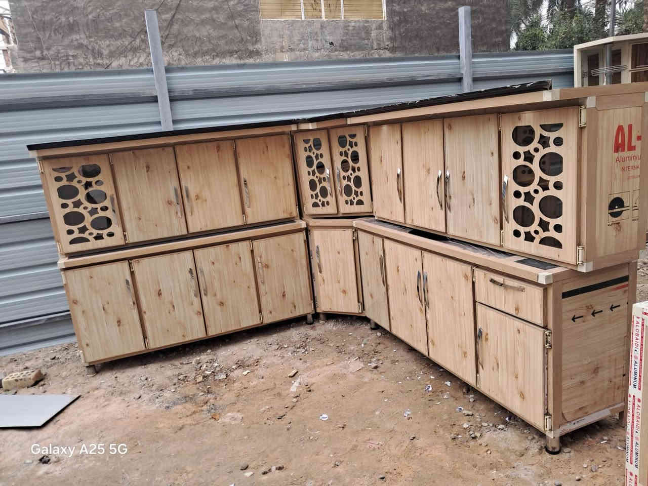 كاونتر صاجي تركي الالمنيوم شغل درجة اولى شغل احطاطة متكون من6قطع العنوان بغداد الدورة للاستفسار الشراي يتفضل ع رقم***********
