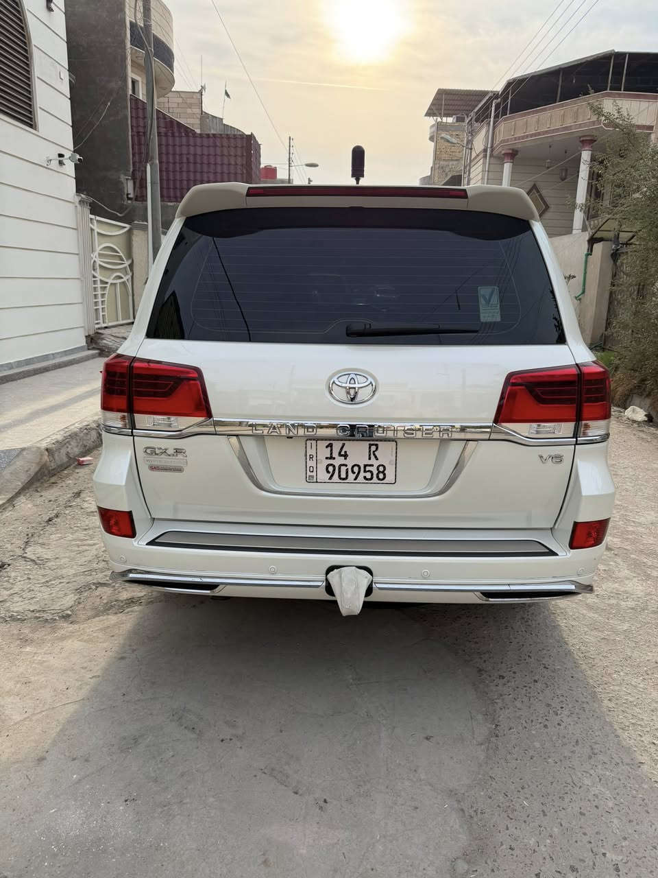 السلام عليكم اخواني
لاندكروزر GXR/ 6 سلندر 
موديل 2017
السياره ساز اصل ومعروفه مواصفاتها

3 شاشات

طفايه 

تشغيل عن بعد

كراسي كلهن كهربائ وجلد 

مري قلاب وكهرباء

فتحه 

3 قطع تبريد 

بصمه تشغيل بصمه دخول

السياره ماشيه 76 ألف كيلو متر حقيقي شرط الفحص 

السياره مغلفه بالكامل ppf نانو من الزيرو

السياره كفاله عامه من الشخط عدا ( تقسيم باب السايق ) من الشركه بدون لأضربه لاصبغ لاشخط لاتبديل

العنوان بصره /// ***********
