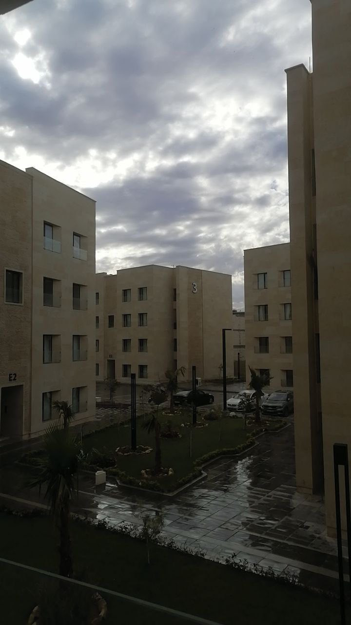 ---
🛑  شقة للبيع 🛑
📌 الموقع: مجمع الوافي السكني – بغداد / التاجيات/ مجاور مرور التاجيات
🏠 المساحة: 171 م² – الطابق الأول
🔸 نظام دوبلكس (طابقين)
🔸 الزون الاول بناية 11
التوزيع الداخلي:
الطابق الأرضي: صالة + مطبخ + مجموعة صحية
الطابق الاول: 4 غرف نوم + مخزن + مجموعة صحية
✨ مميزات البناء:
نظام (ICF) يوفر عزلاً حرارياً وصوتياً عالي الكفاءة
📅 موعد التسليم: جاهزة للسكن

125 مليون قرض على المصرف العقاري (قسط شهري 660 ألف دينار تقريبا) مصاريف تحويل القرض على المشتري
سند مستقل خلال 4 الى 6 اشهر جاهز 

☎️ للتواصل: ***********
