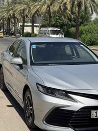 للبيع كامري 2023 خليجيه عبد اللطيف جميل هايبردLE ماشيه 51  مكفوله من ا...