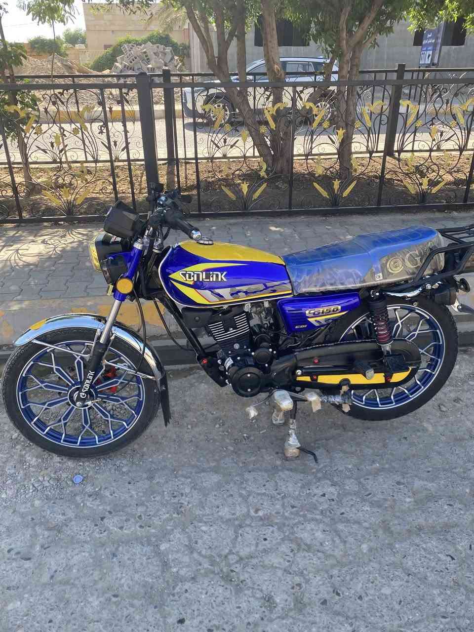 اقره زين يلا تراسل 
 السلام عليكم للبيع سونك سيفان موديل ٢٤ باب اول سعر ٧٢٥ بيها مجال دراجه كلها شغاله ونظيفه كامله ورقه بيها مكان دلي عباس خاص موجود


**إذا كنت صاحب هذا الإعلان وتريد حذفه لأي سبب، رجاءا أرسل رسالة إلى الدعم الفني**