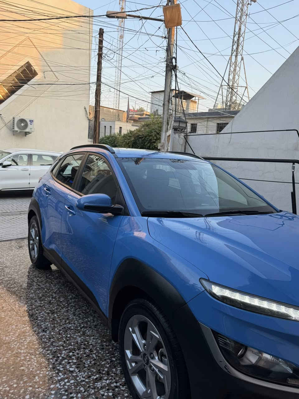 كونا خليجي موديل 2022 السيارة فول مواصفات 1/1 محرك 2000 السيارة رقم بغداد تحويل مباشر مكفولة كفالة عامة من الصبغ 
بيها رصعة بالبنيد موضحة بالصور ما مصلحة و باقية على حالها و الباقي مكفول السيارة على وضع الشركة سبير منازل تايرات الشركة محرك كير تبريد مكفولة
المواصفات 
بصمة 
تشغيل عن بعد 
فتحة سقف
3 أنظمة قيادة
مرايات شفط 
إشارة ترحيب
المقاعد كهربائية 
حساسات امامية
حساسات خلفية
كامرة خلفية
رادار امامي خلفي جانبي 
تحكم ستيرن
ابل كار بلي
و أندرويد اوتو
شاحن واير لس
و مواصفات أخرى
السعر 165 ورقة قفل
مكان السيارة بغداد
رقم الهاتف ***********
