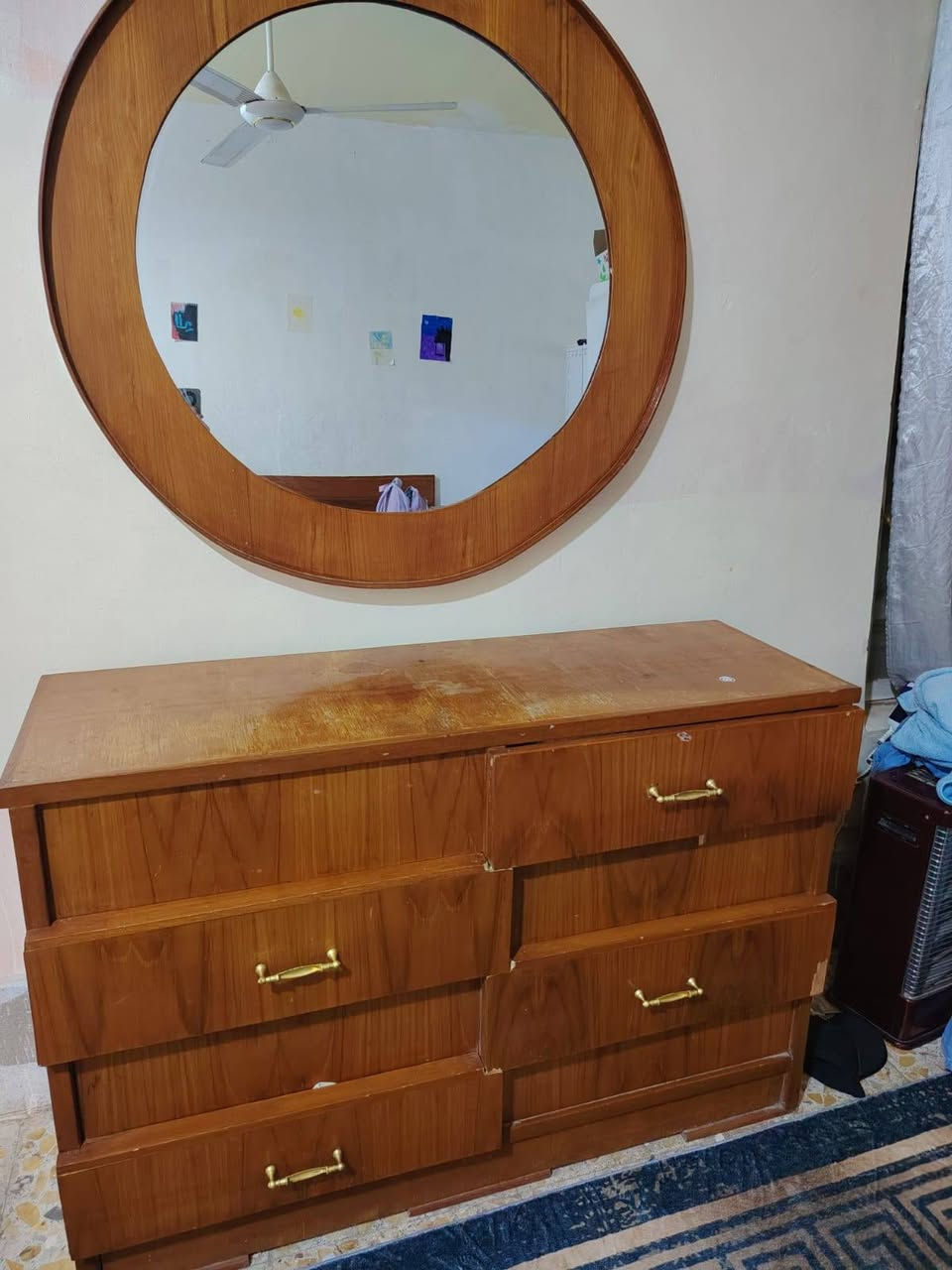 سلام عليكم
غرفة اخشاب صاج تباع كاملة او قطع منفصلة 
٣٥٠ الف وبيه مجال 
*********** بيه واتساب
