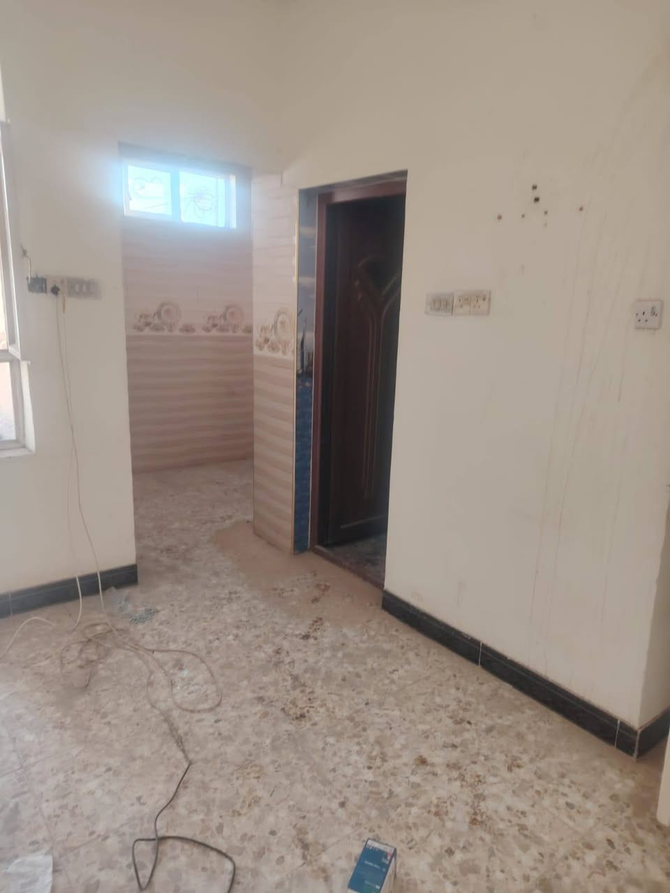 سلام عليكم دار للايجار حي الوفاء مساحه 50 متر جديد طابقين  غرفتين صاله مطبخ    سعر  300 الف.         ***********
