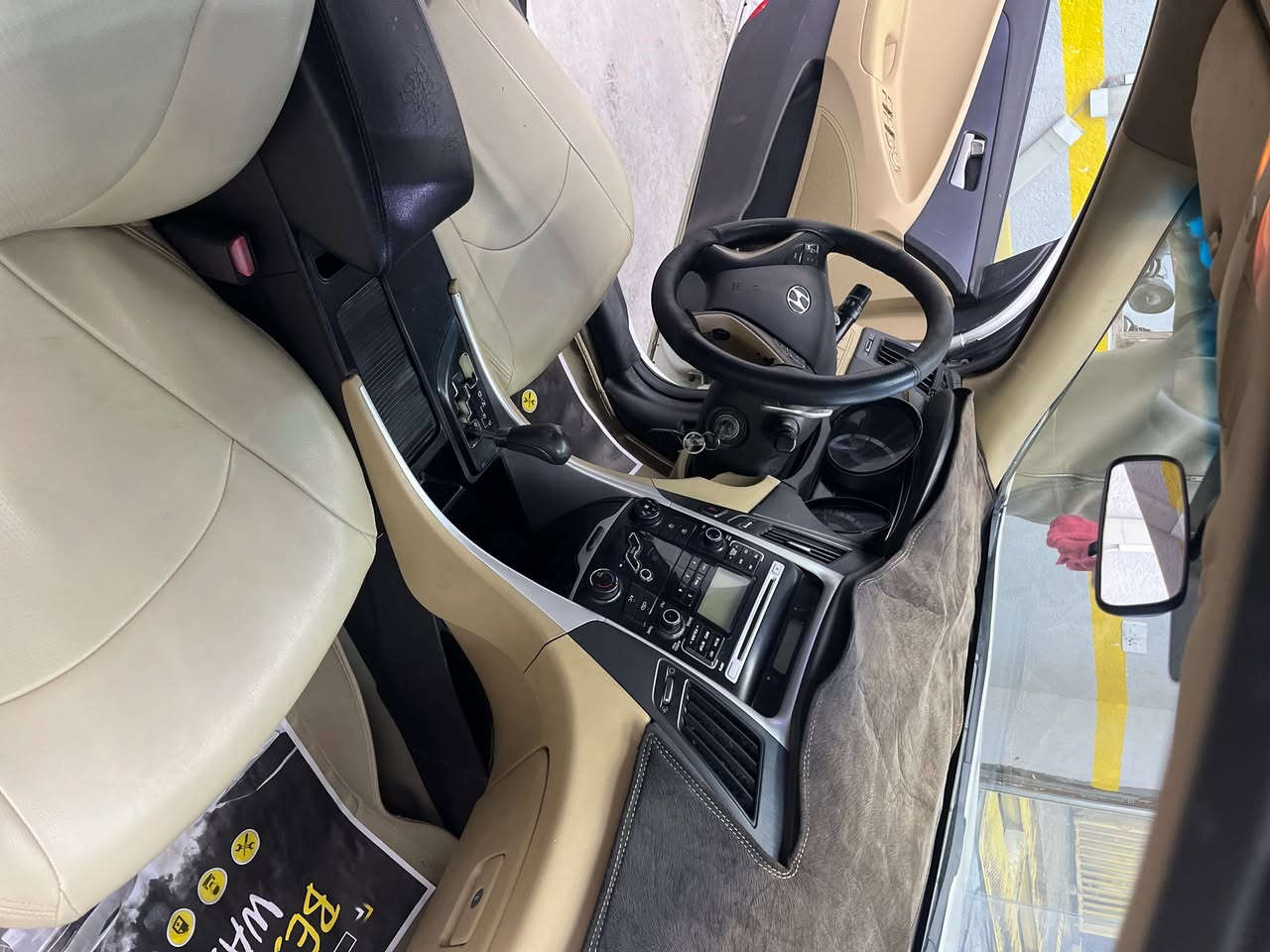 سلام عليكم 
سنواتا 2013 
خليجيه السياره
بيها جاملغين خلفيات مصبوغات 
و بابين مبدلات بدون صبغ
رقم بغداد 
ماشيه 226 الف حقيقي
للاستفسار عن السعر الاتصال ب ***********
