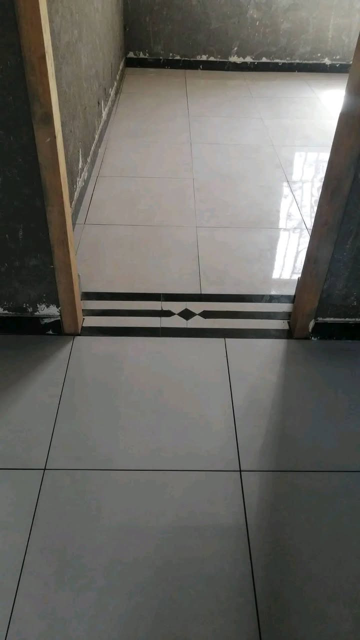 خلفه سيراميك مرمر
شغل هندسي شرط 

متفرغ حاليا واسعار مناسبه جدا ***********
