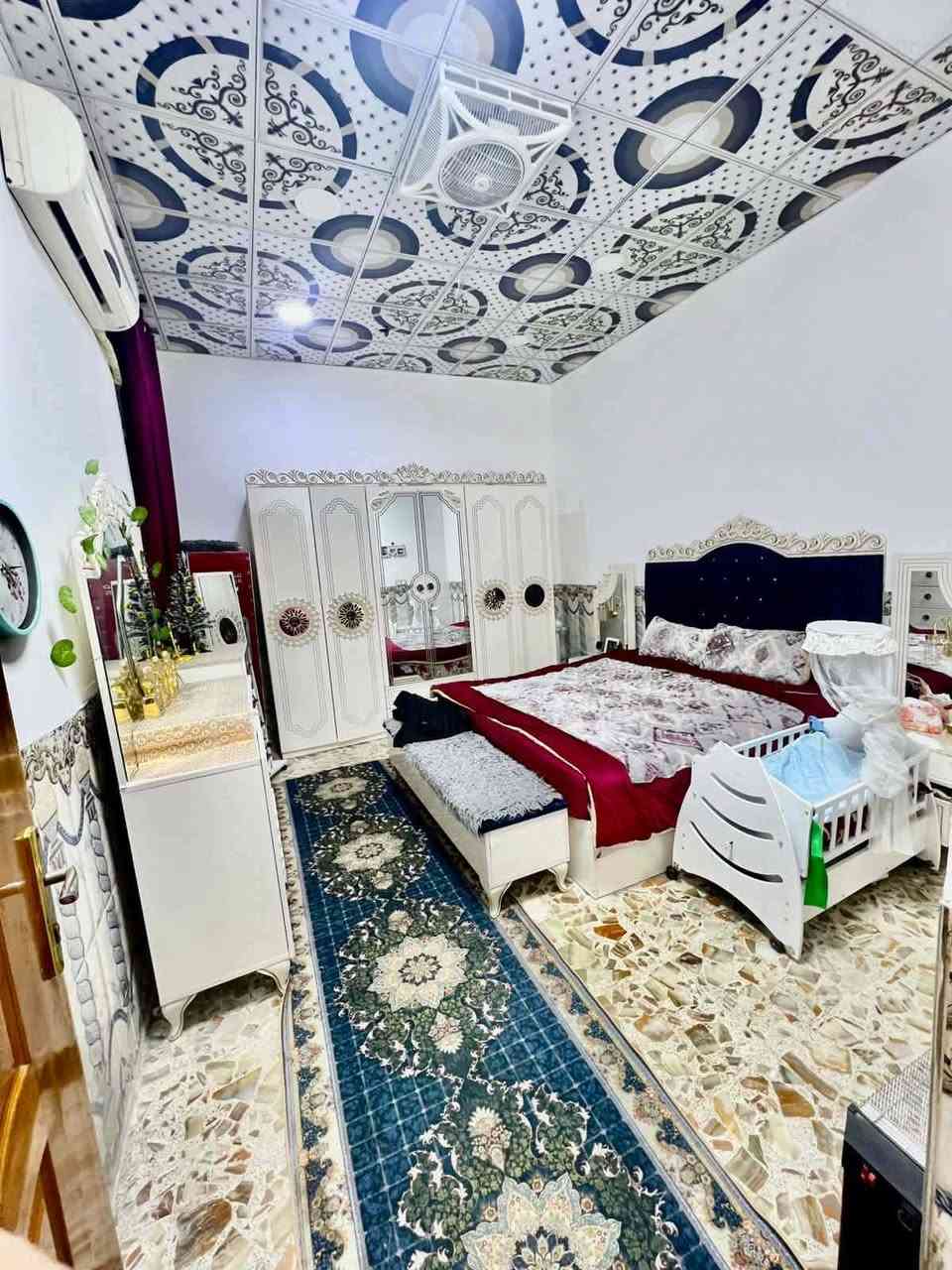 💥💥💥ملاحضه رجان قرأت المنشور بل كامل
وتساب اوالاتصال ***********
💥💥دار للبيع مساحه ((150)) متر  🖼️.،، طابو زراعي سند ٢٥ قرار محكمه مشمول بتطويب مرقم من قبل لبلدية 

،،،، خدمات كامله شوارع تبليط واناره ليليه وكهرباء ومولد

💥💥 وقريب على شارع العام ومدارس اهليه وحكوميه قريبه يوجد مستشفى يبعد عنه اقل ال 200متر 

🏗️🏗️بناء حديث ودرجه أولى جاهز للسكن طابوك

 جمهوري ارضية بورسلين ثقيل درجه اولئ جدرن لوح سقوف جمس مبورد

 بيت 🏠🏡كامل مفتاح وما ناقص كلشي 
🏡🏛️يتكون البيت طابق الاول من غرفتين ،،،،، وصاله ،،، ومطبخ واستقبال وصحيات،، داخليه وخارجيه وكراج جبير 
💥💥مكان مميز جدا بلنجف بملحق قرية الغدير  🧱🧱

🚦🚦🚦ملاحضه يوجد لدينه جميع المساحات والأسعار المناسبه
💥💥💥💥من ال 50 متر إلى 1000 متر

الستفسار اكثر ***********
