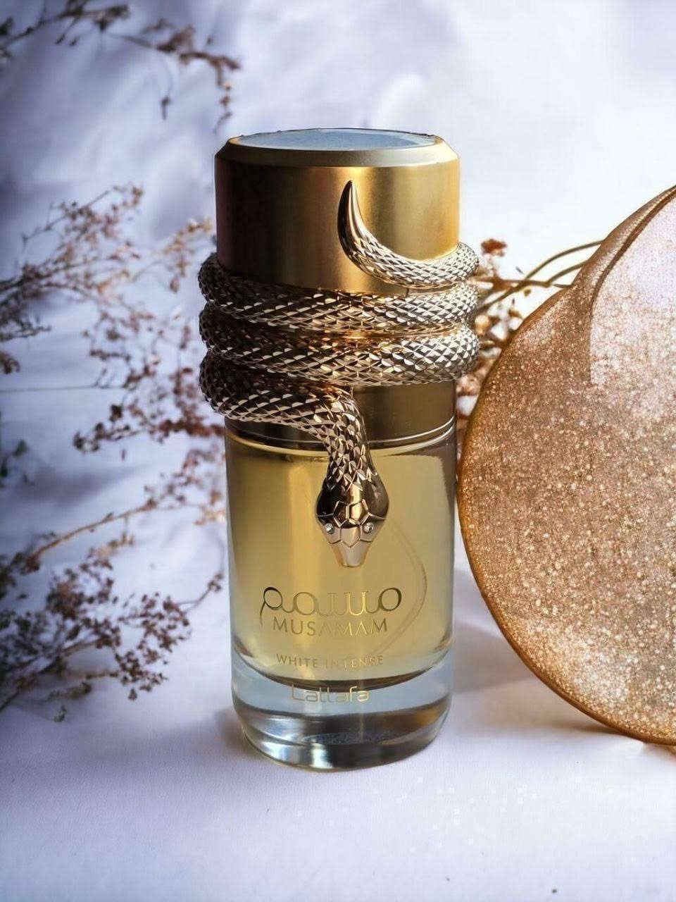 ❤️‍🔥🐍 عطر مسمم وايت إنتنس – MUSAMAM WHITE INTENSE 🐍❤️‍🔥 من لطافة – Lattafa عطر فاخر للجنسين، صُمم لعشّاق الروائح الجريئة والمثيرة

🌟 خيار مثالي لمحبي عطور:
Stellar Times – Louis Vuitton 
Crystal Noir – Versace 👌

يتميّز برائحة غنية، قوية وآسرة، بتركيبة متوازنة تمنحك حضورًا فخمًا ولا يُنسى.
⚜️ مقدمة العطر:
البرغموت – البرتقال – التوابل
⚜️ قلب العطر:
ماهونيال – جوز الهند – الإيلنغ – الأمبروكسان
⚜️ قاعدة العطر:
خشب الصندل – البنزوين – المسك
💥 ثبات عالي جدًا 🔥🔝
يدوم طوال اليوم، ليكون الرفيق المثالي لمن يبحث عن عطر قوي، ثابت، ولا يمرّ مرور الكرام ❤️‍🔥💪
#الاصلي المنشأ الإمارات 🇦🇪💯

✨✨

💎يوجد خدمة توصيل لجميع محافظات العراق 💎


**إذا كنت صاحب هذا الإعلان وتريد حذفه لأي سبب، رجاءا أرسل رسالة إلى الدعم الفني**
