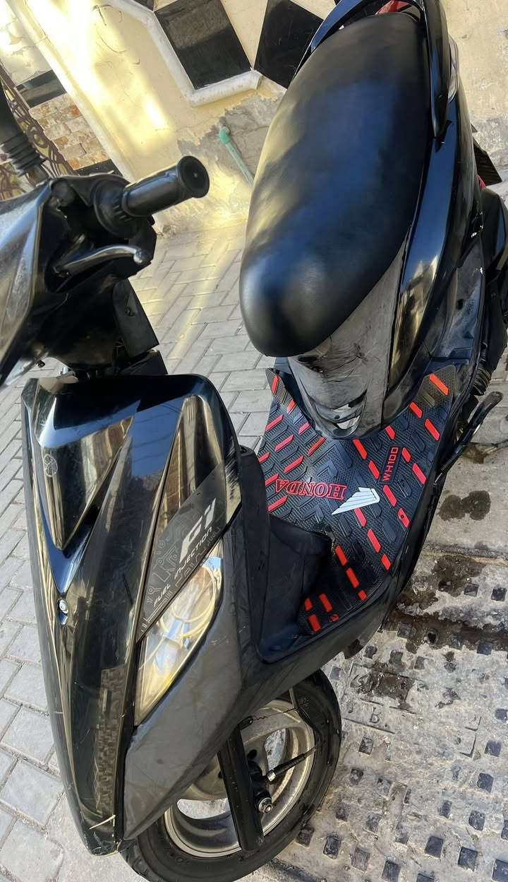 السلام عليكم للبيع دراجه ماكس ثعلب  نكره سلف نضيفه كهربائيات كله شغاله مابيه اي نقص سعر 450 الف العنوان بغداد الكرخ  قرب جسر الصرافيه رقم الهاتف ***********
