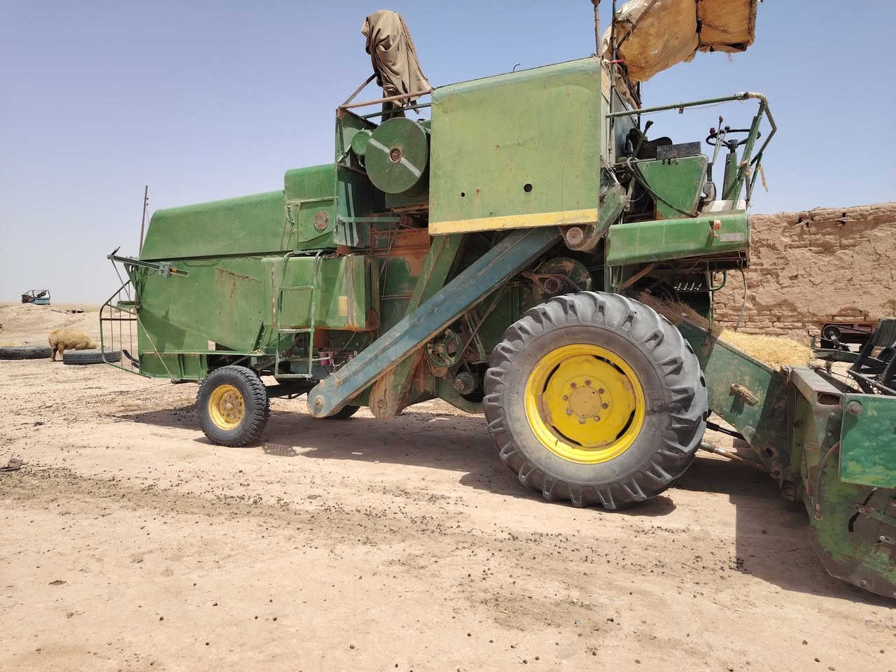 سلام عليكم دراسة جون دير للبيع 1980محرك شرط  معمل شرط مكفوله من الخياس تواير اربعه جدد طبله مطوله 
عنوان تل عبطه ***********
