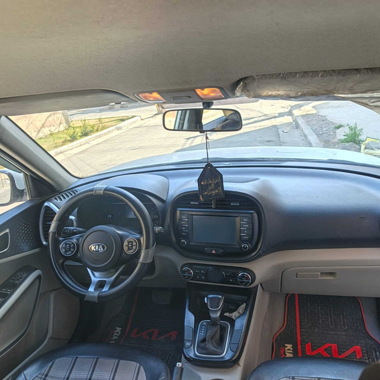 السلام عليكم  كيا صول  2021 للبيع خليجي  بدون حادث مكفولة كير اوتماتيك  مكينه 1600
تخم تاير جديد  كشنات مخمل  مواصفات الكيا الدولية  سيارة جديدة بمعنى الكلمة ماشية 97 الف 
السعر 16000$ وبيها مجال بسيط


**إذا كنت صاحب هذا الإعلان وتريد حذفه لأي سبب، رجاءا أرسل رسالة إلى الدعم الفني**