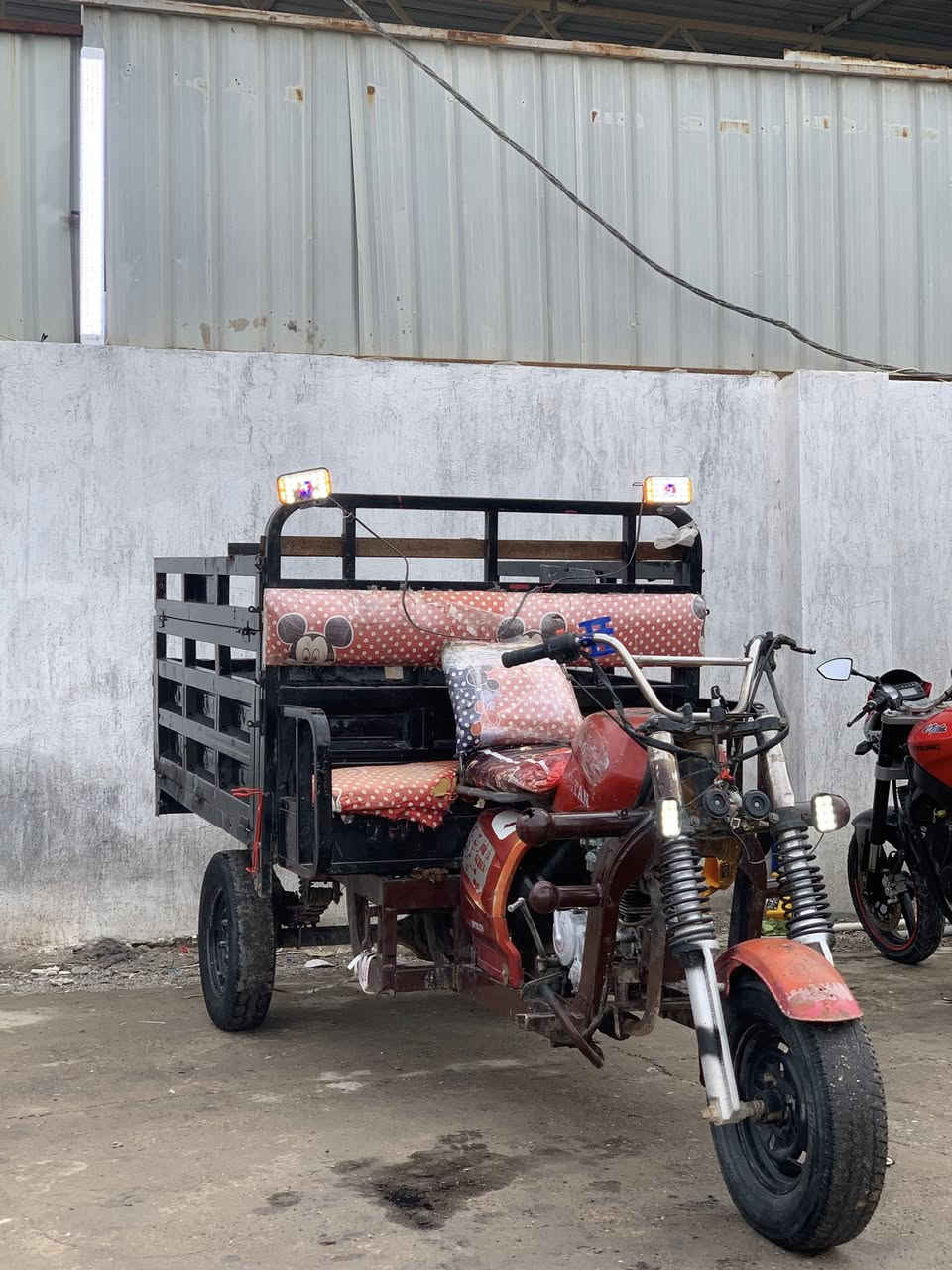 السلام عليكم ستوته دايوان للمراوس ب ستوته او موطور رياعي أربع تايرات العنوان العلم ***********
