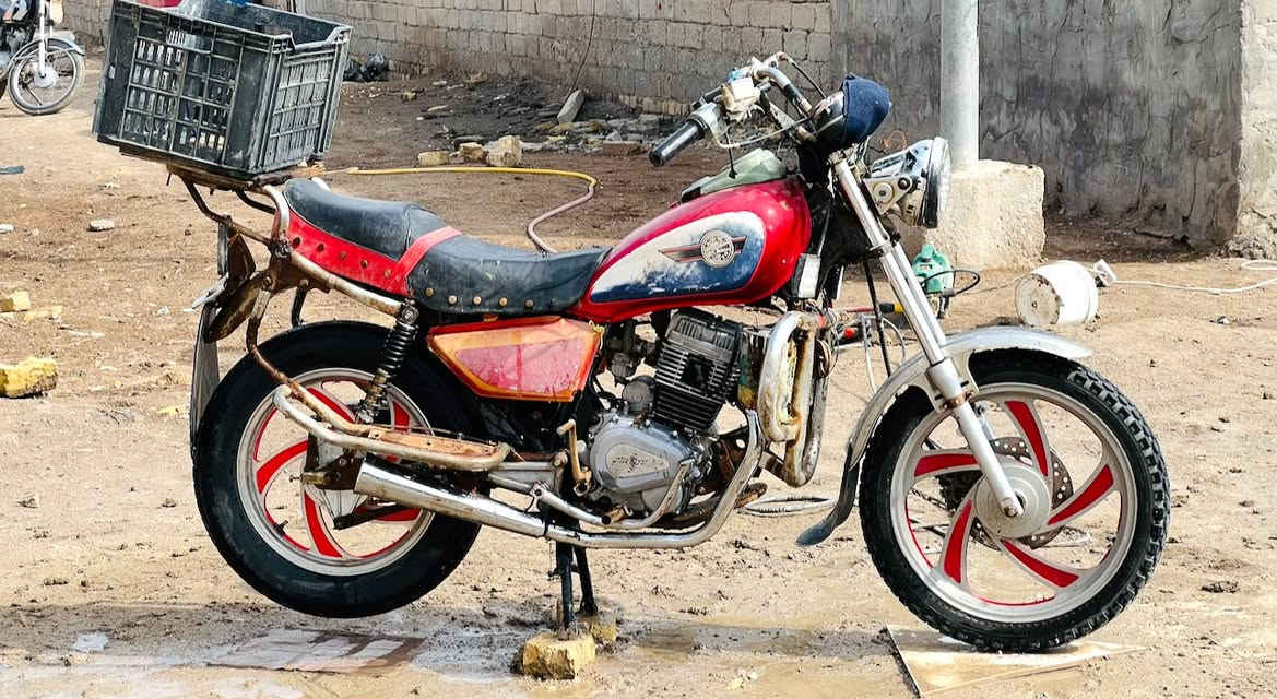 جوندة للبيع موديل 15اوراق اصولية شغالة دك سلف وطلع بس يرادلها ترتيبات شوية مكينة نضيفة كرهبائيات شغالة ب300وبيها مجال قليل (مكاني لسماوة قضاء لخضر )رقم صاحبها لاستفسار ‭0783 351 2560‬ (مكلف بلنشر خاص مارد )
