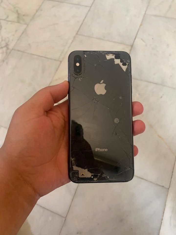 آيفون x max 
اكس ماكس
ذاكره 256
بطاريه 100 
الجهاز مكفول وكله شغال 
ملاحضه الضهر مكسور وفطر بسيط جدا بل كلاس وما مأثر والباقي مكفول
المكان حله مركز المدينه 
للاستفسار 
واتساب او اتصال
 ***********
